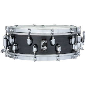 A North American Maple shell, reinforcement rings, and the classic styling of single-flanged hoops make Equinox evoke musical traditions and modern ex