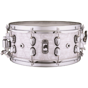 The Heritage brings a sense of history and tradition featuring a classic thin maple shell transcending musical styles from all ages. The walnut sonic 