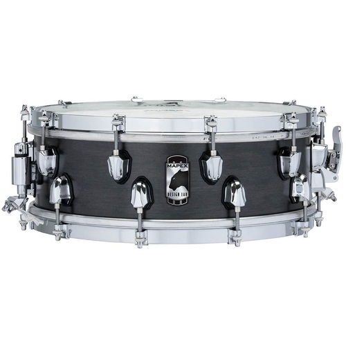 A North American Maple shell, reinforcement rings, and the classic styling of single-flanged hoops make Equinox evoke musical traditions and modern ex